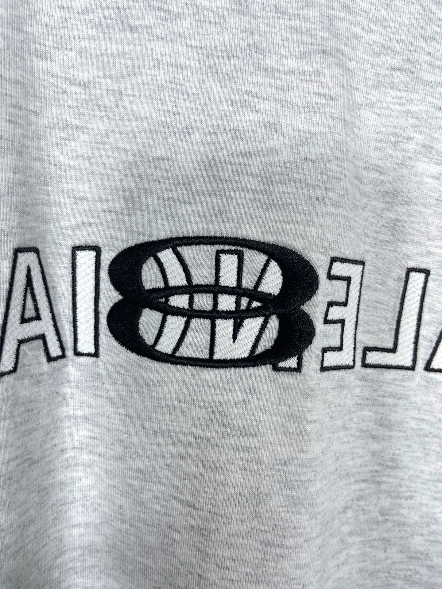 【 . Quality】BALENCI*GA/ #2024New Arrival LOGO 。 Y ， 。#2024 ZP 、 260 ， . ， 。 。Classic LOGO 。 ， 。 , OS . Same Style ：BL 223352 ：Black.Light Gray Size：XS L